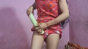 कामुक महिला ने चुत में पेली लोकि