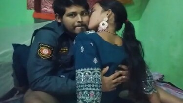 जवान सिक्योरिटी गार्ड ने मारी शादीशुदा औरत की चुत