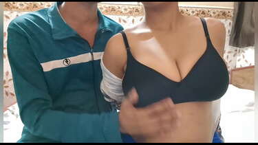 कोमल स्तन वाली खूबसूरत पड़ोसन की चुदाई
