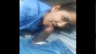 कमसिन लड़की से चुसवाया मोटा लण्ड