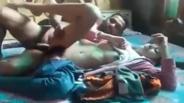 देहाती लड़की ने चाचा से चुदवाई चुत