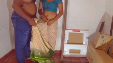 स्टोररूम में कामवाली की देसी चुदाई