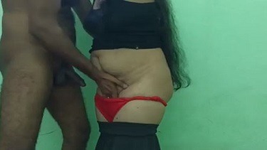 चुत में ऊँगली करके मूड बनाया