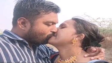 गांव से भाग के जंगल में चुदी भाभी
